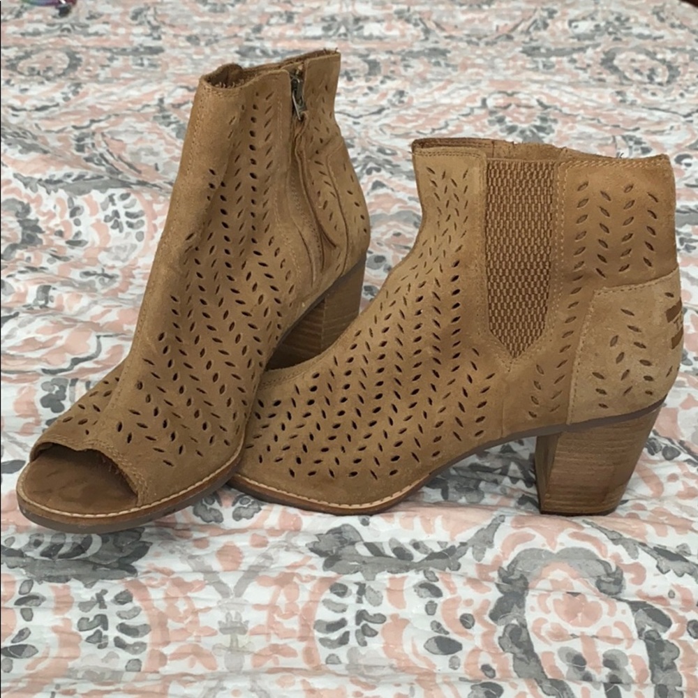 TOMS Heels